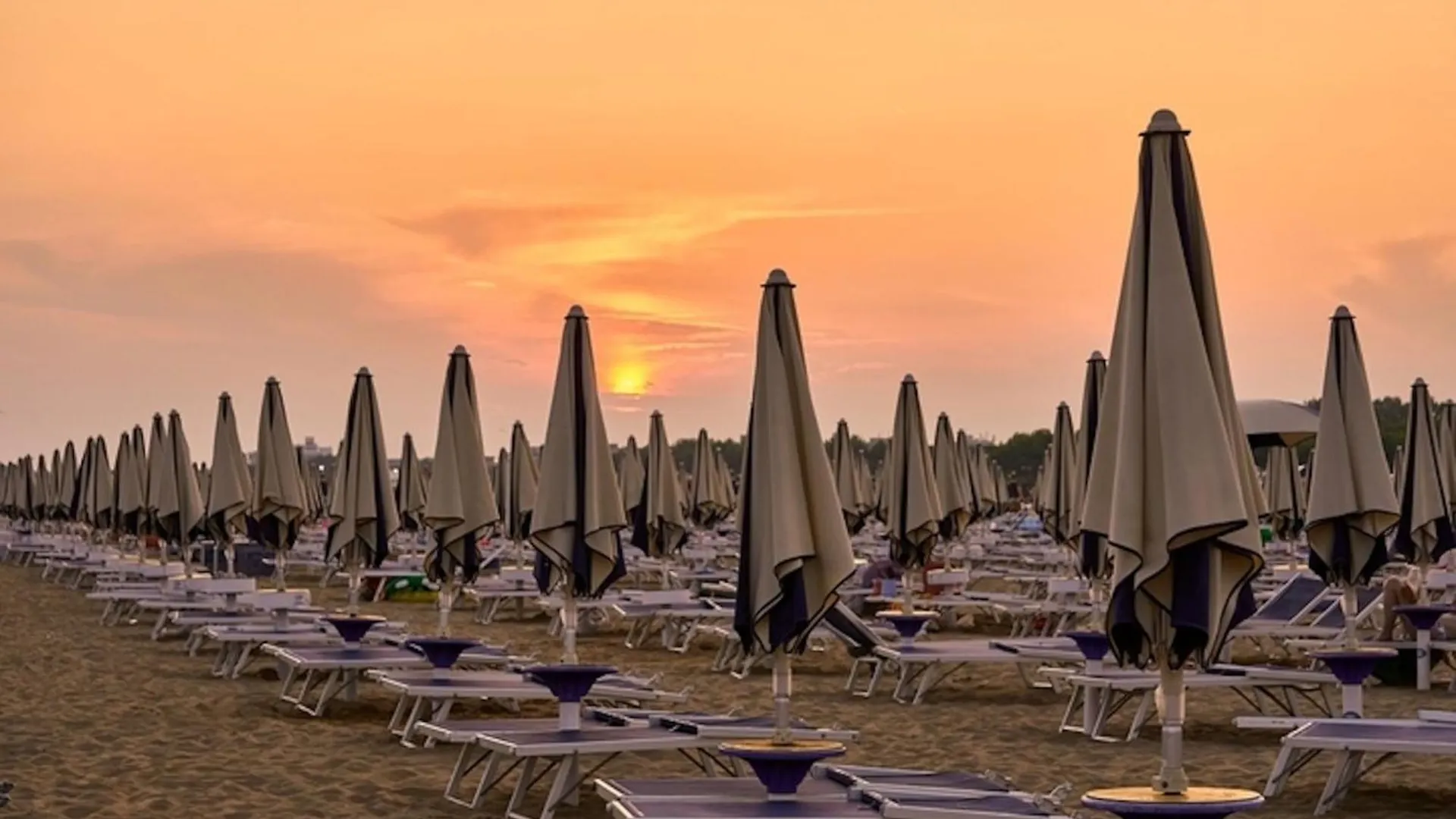 Seafront Apartment With Pool In Bibione