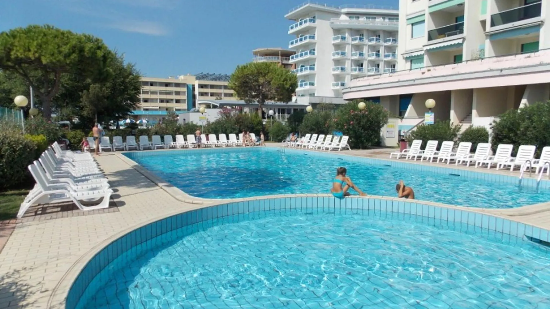 Seafront Apartment With Pool In Bibione